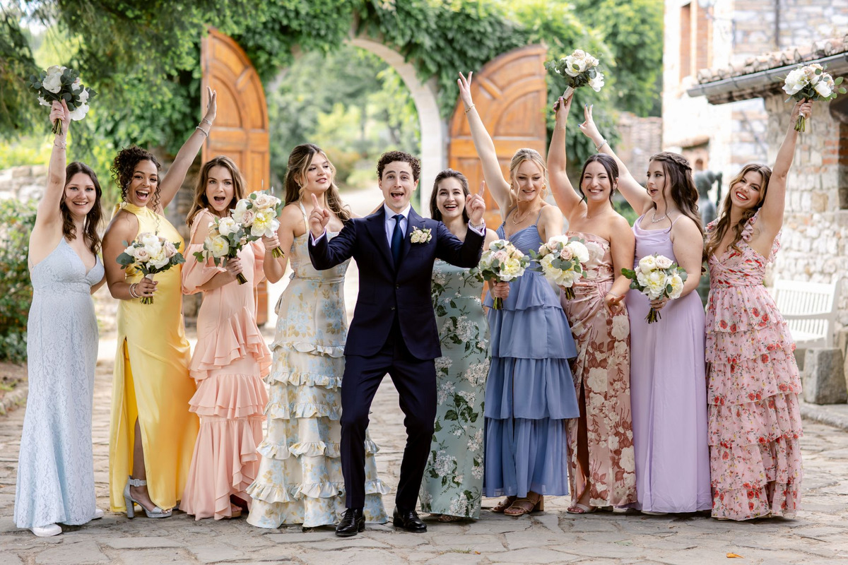 Classy and colorful wedding in Tuscany
