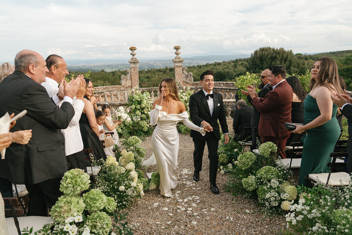 romantic feminine wedding in Tuscany