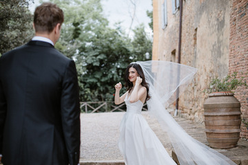 Modern intimate wedding in Val D'Orcia Tuscany
