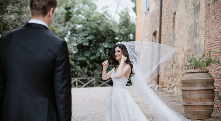 Modern intimate wedding in Val D'Orcia Tuscany