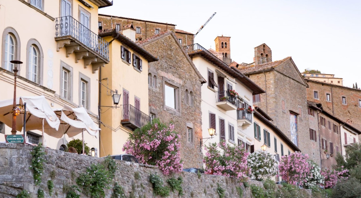 Visit Cortona and Tuscany hill towns with local tour guide