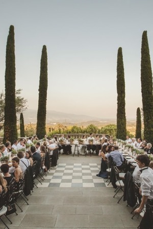 Garden-style wedding reception in exclusive Chianti villa, Tuscany