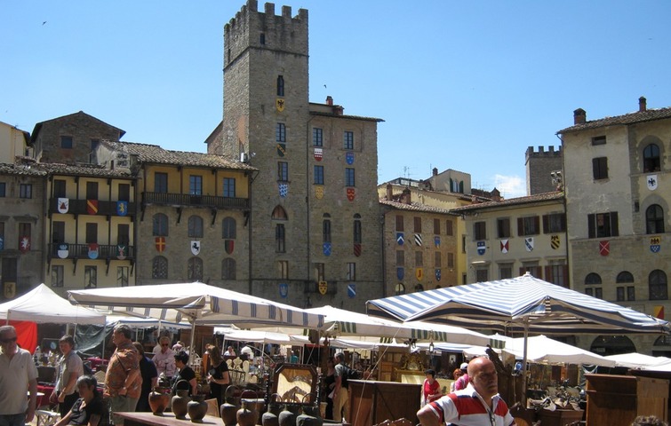 Guided tour: Arezzo and its Antique Market